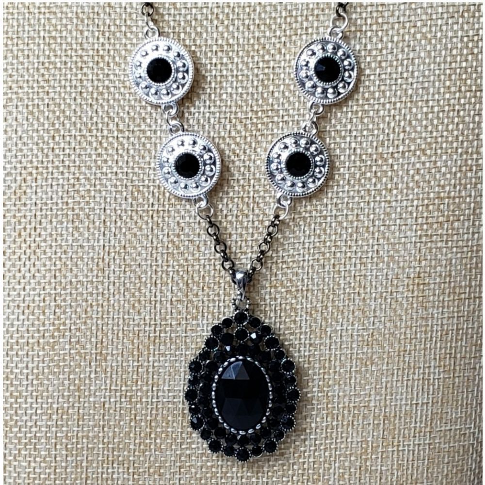 ARTISAN Mixed Metals Pendant Necklace Black Silver